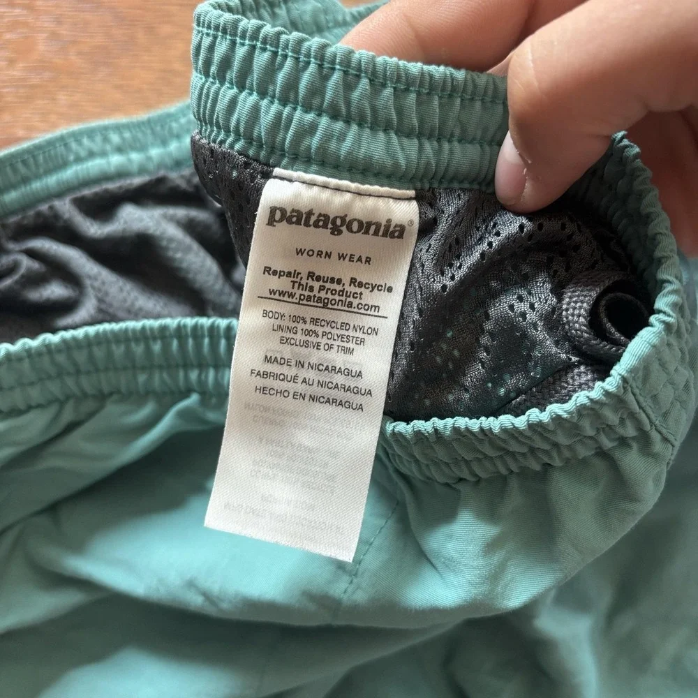 Patagonia Mens Baggies Shorts Green Mesh Lined Swim Trunks Medium 5in Inseam